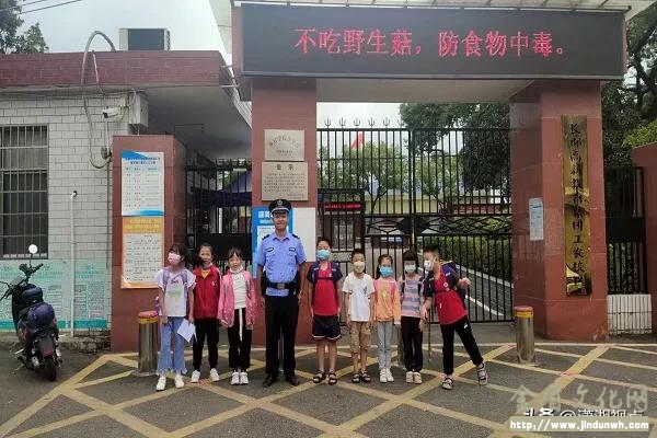 湘潭高新公安双马派出所：多措并举开展新学期护校工作