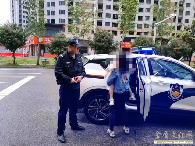 暖新闻|湘潭九华公安分局民警救助走失幼童获群众赞誉