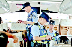 湖北江城警界有对“筷子兄弟”