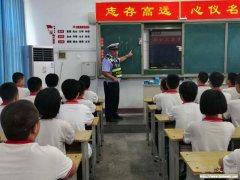 卫辉市交警积极开展交通宣传进校园 筑牢学生安全防线