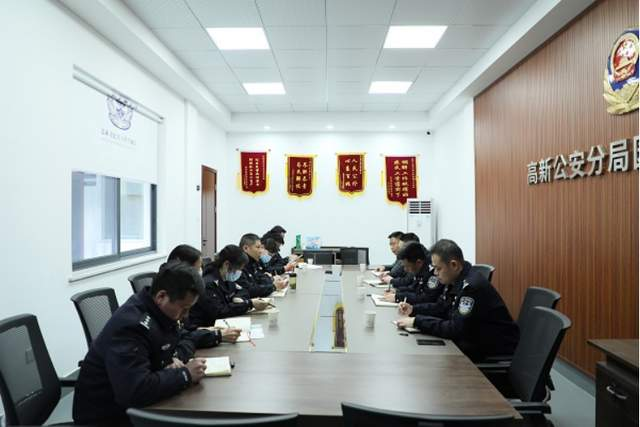 湘潭高新公安分局许川同志带队到巡防大队和万达广场快警站调研指导工作